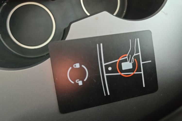 Tesla Model Y 2024 car image #9