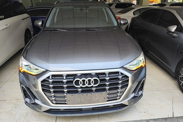 Audi Q3 2020 car image #3