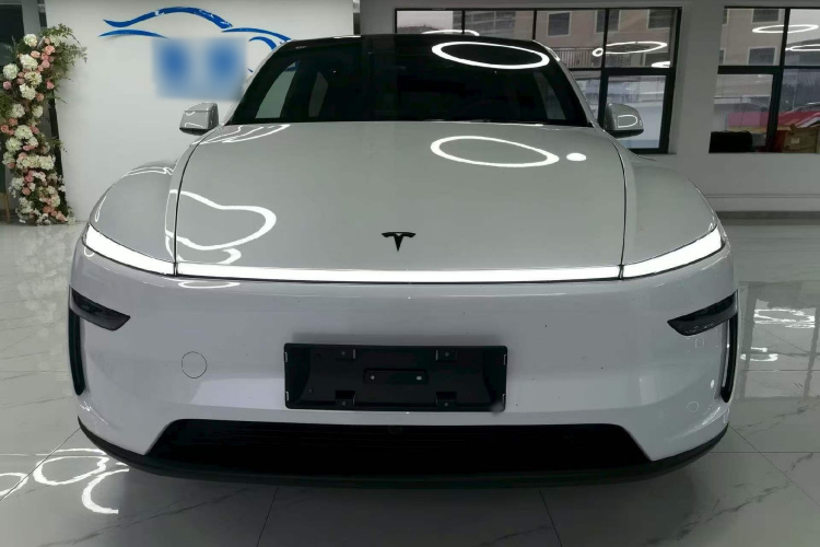 Tesla Model Y 2026 car image #3