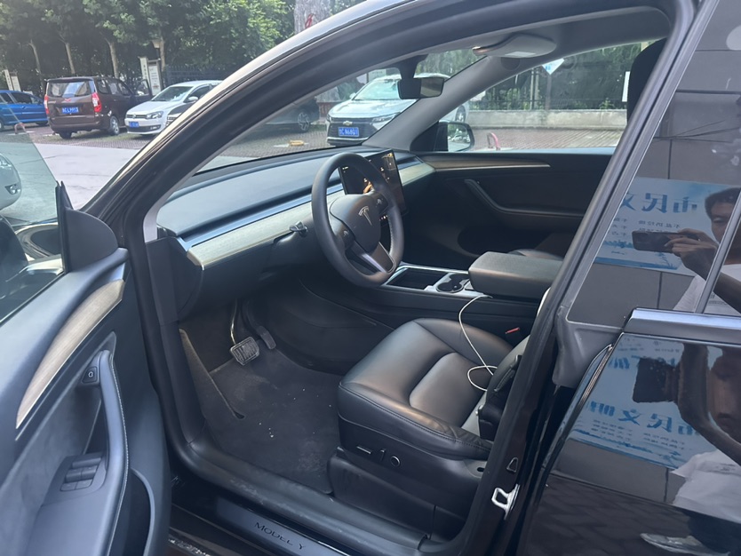 Tesla Model Y 2023 #2 Tesla Model Y 2023 car image #2