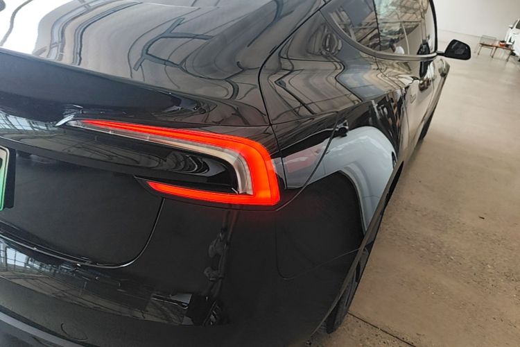 Tesla Model 3 2026 car image #8