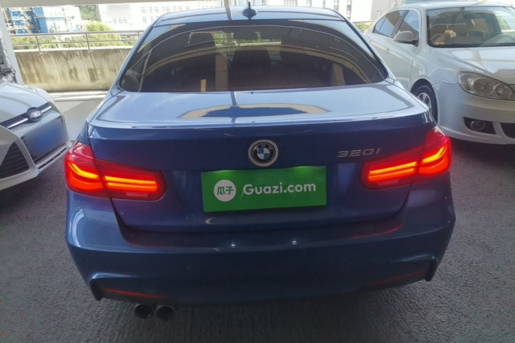 BMW 3 Series 2018 car image #6
