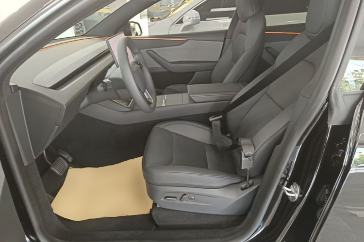 Tesla Model Y 2026 #15 Tesla Model Y 2026 car image #15