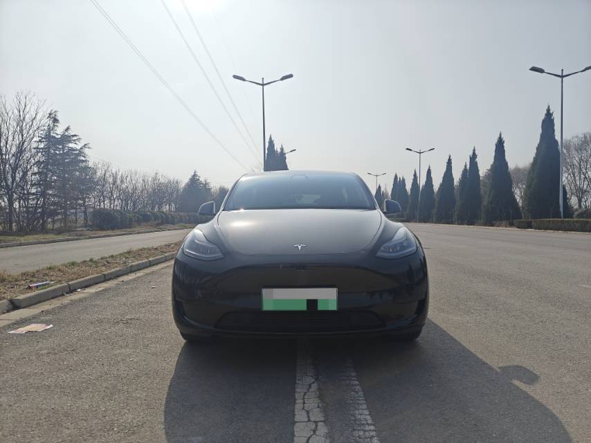 Tesla Model Y 2023 car image #3