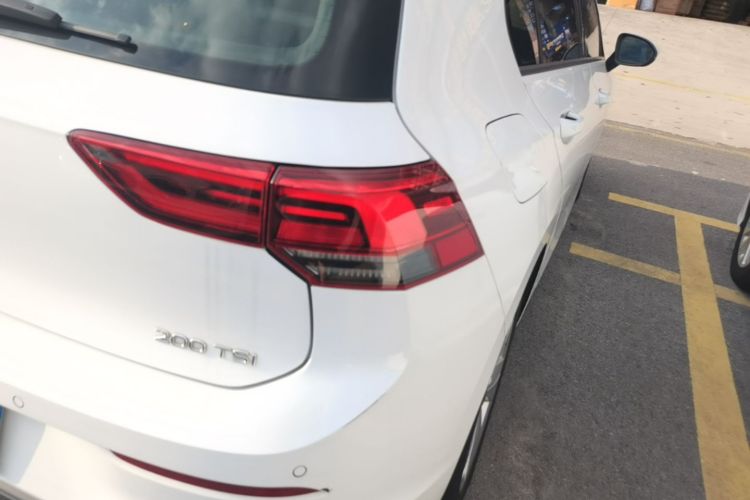 Volkswagen Golf 2023 immagine di auto #8