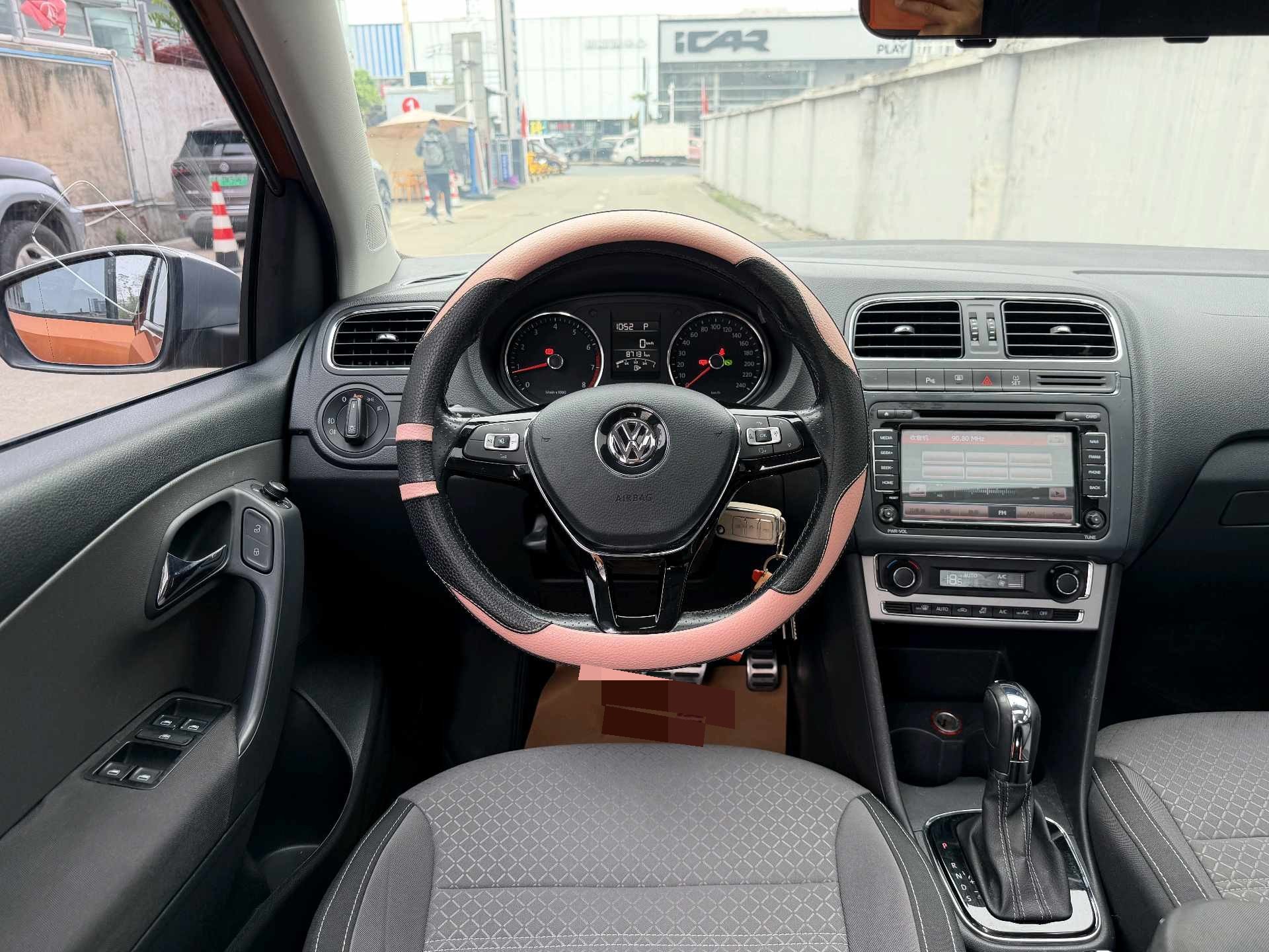 Volkswagen Polo 2015 изображение автомобиля #8