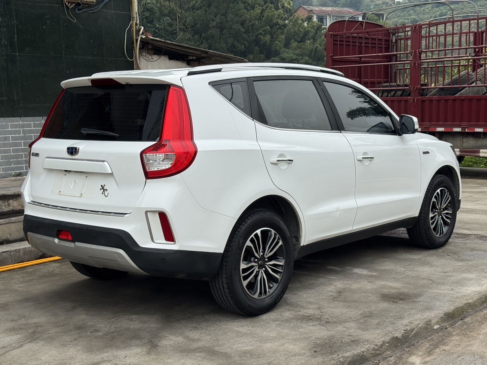 GEELY Vision X6 2017 immagine di auto #9