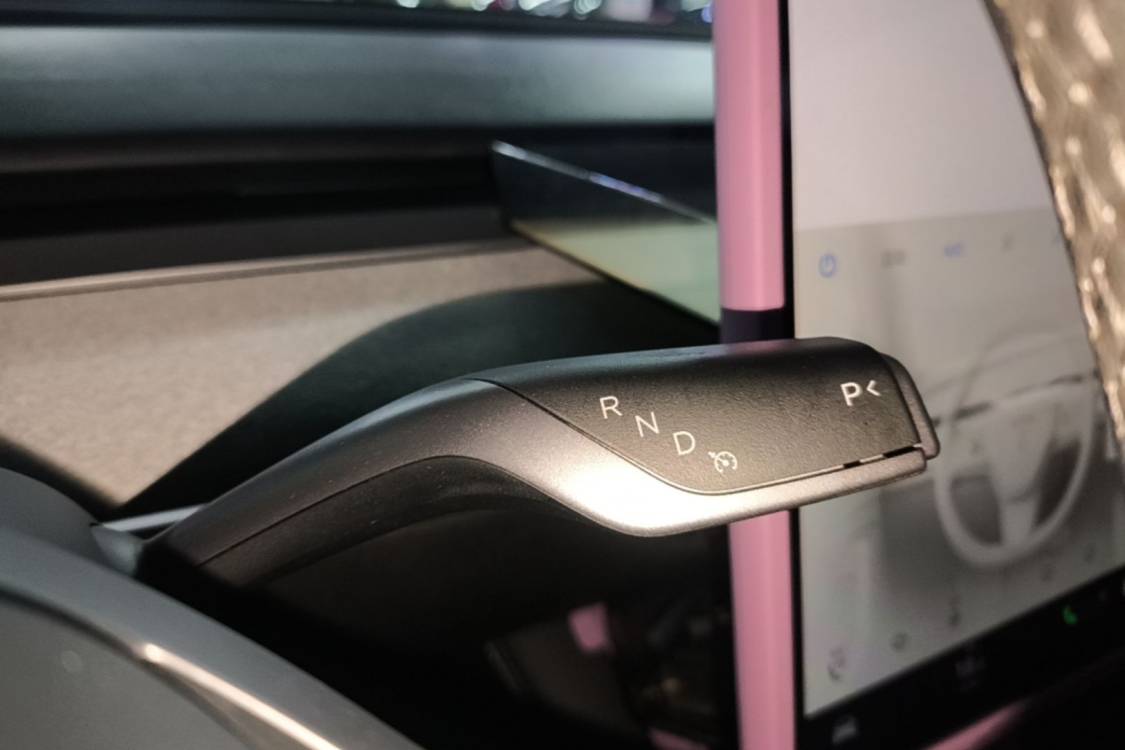 Tesla Model Y 2024 #20 Tesla Model Y 2024 car image #20