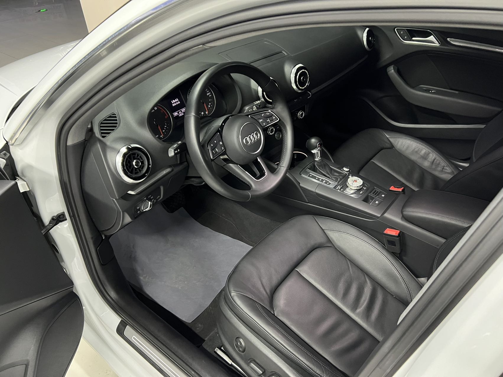 Audi A3 2019 car image #7