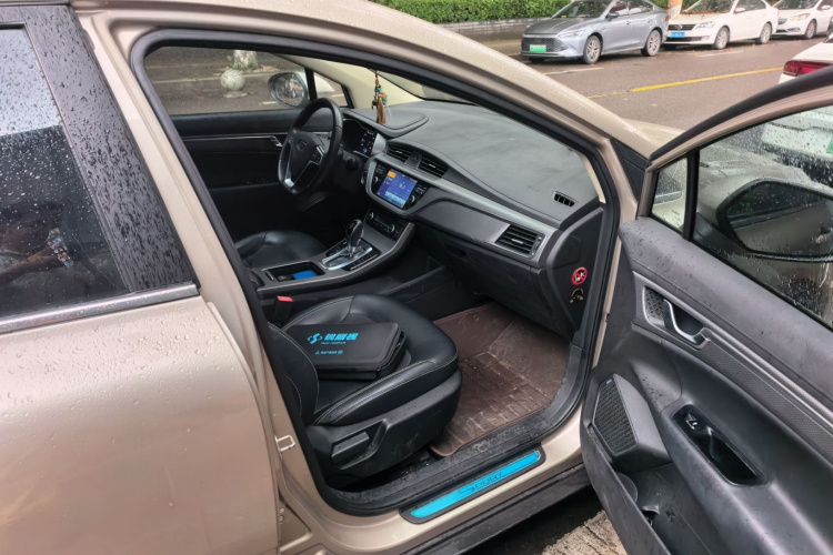 GEELY Emgrand GS 2017 car image #25