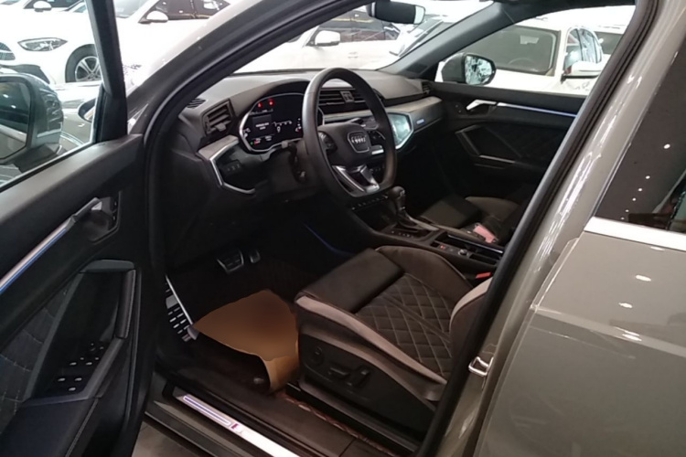 Audi Q3 2026 car image #15