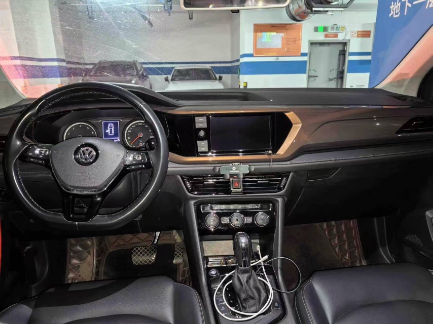 Volkswagen Tharu 2019 car image #3