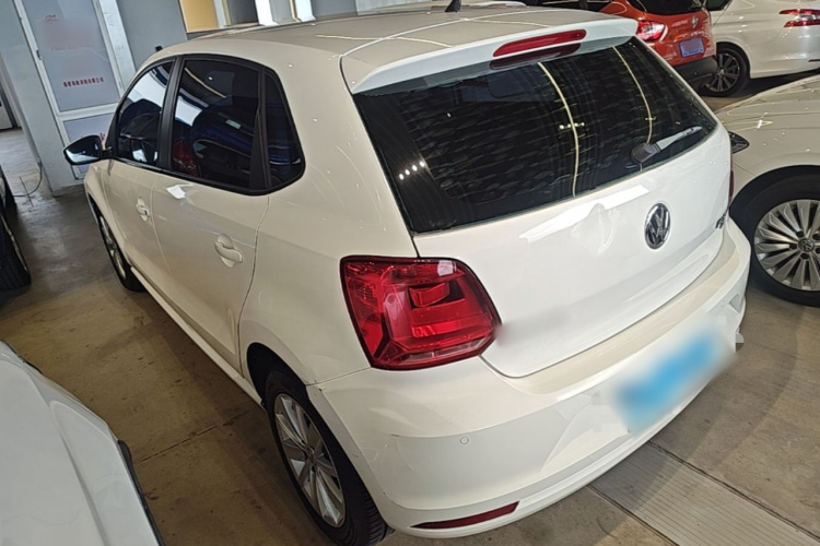 Volkswagen Polo 2015 car image #5