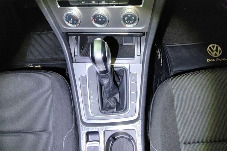 Volkswagen Golf 2015 car image #14