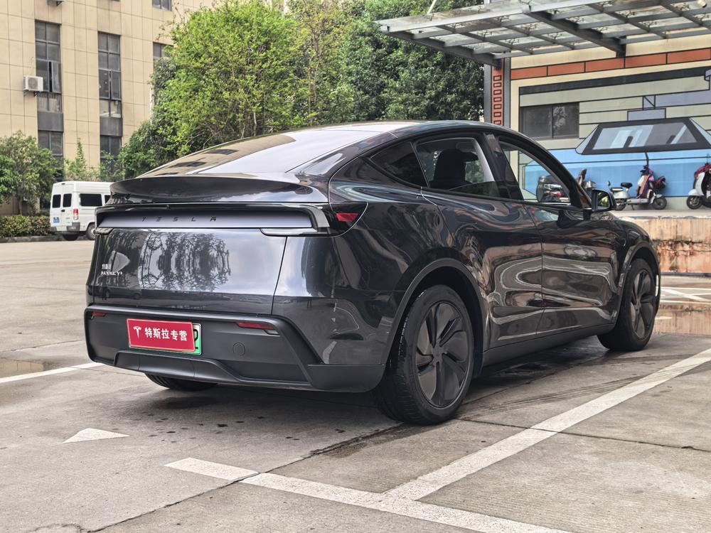 Tesla Model Y 2025 #7 Tesla Model Y 2025 car image #7