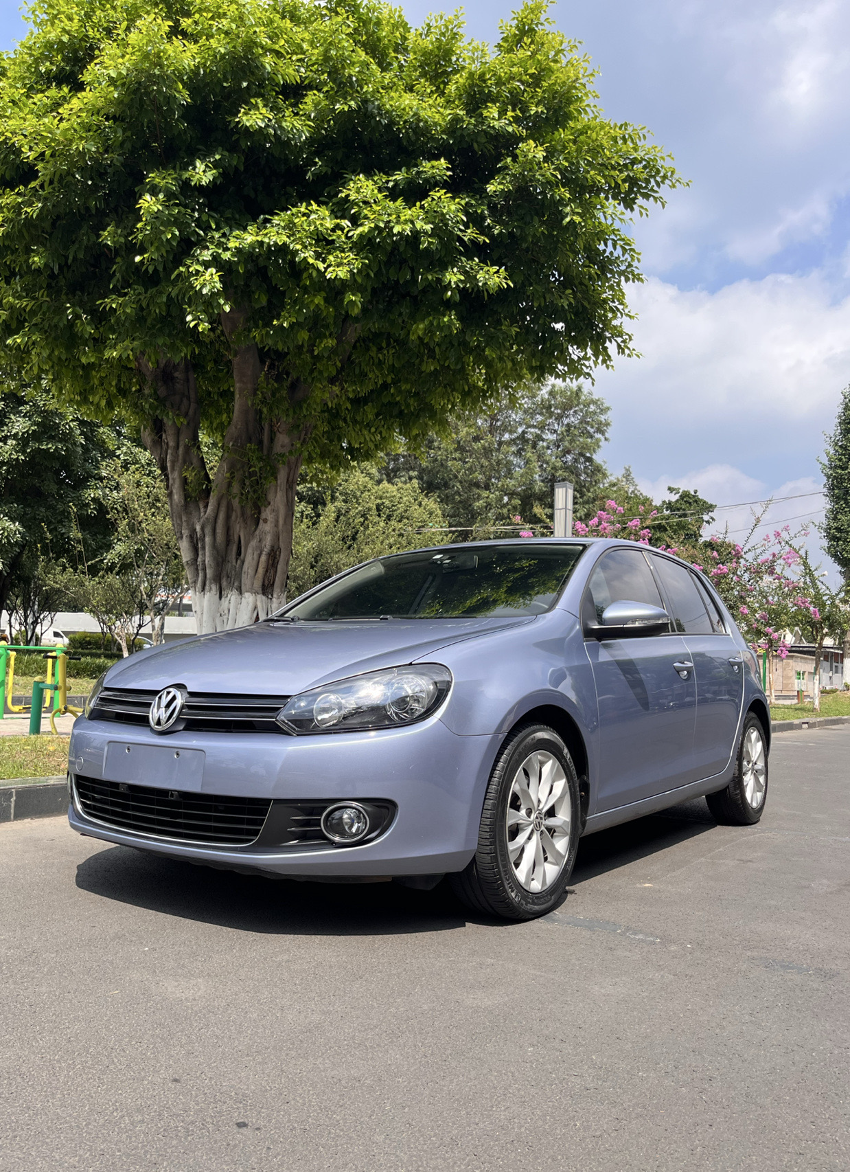 Volkswagen Golf 2012 car image #2