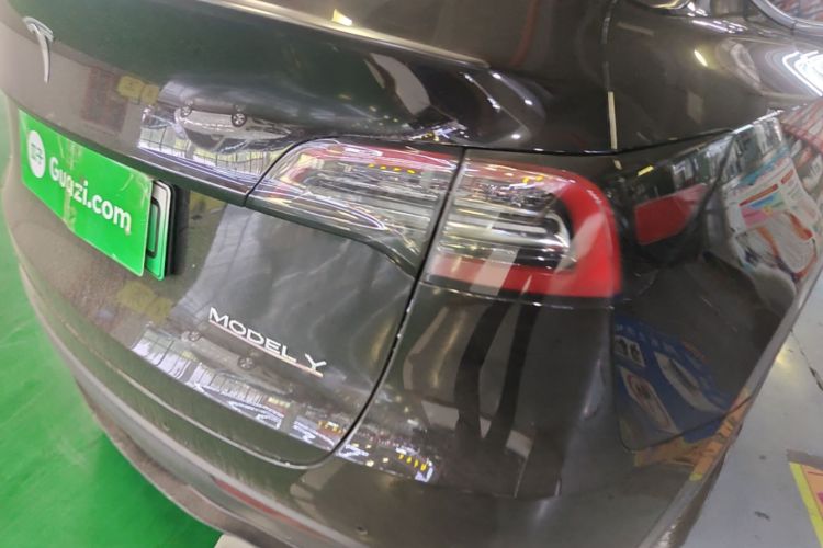 Tesla Model Y 2022 car image #8