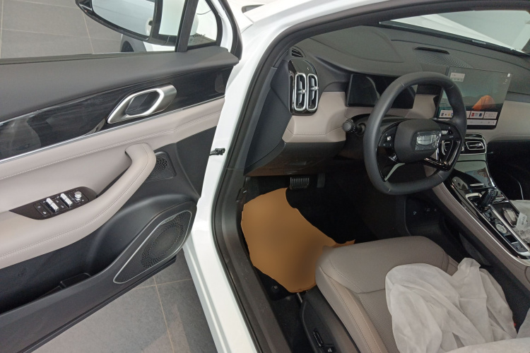 GEELY Boyue L 2026 image de voiture #16