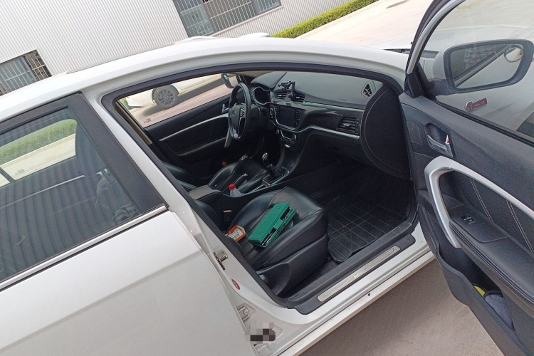 GEELY Emgrand 2017 car image #21