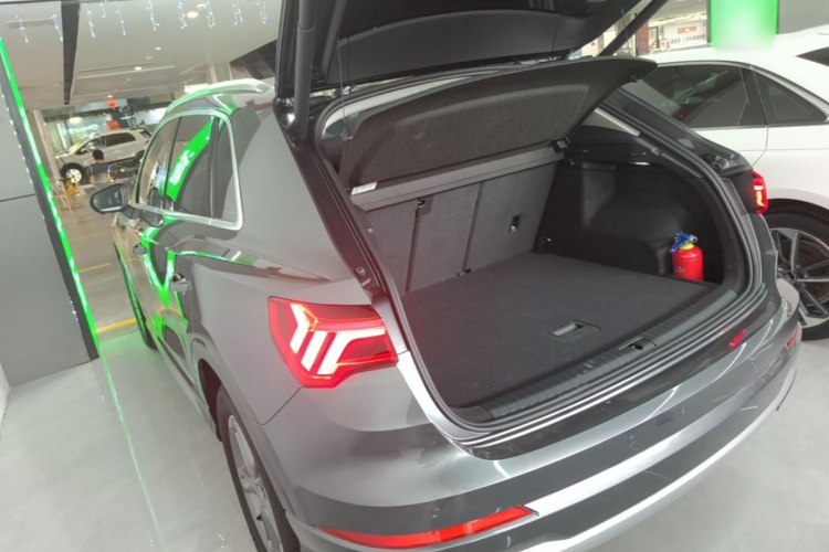 Audi Q3 2021 car image #5