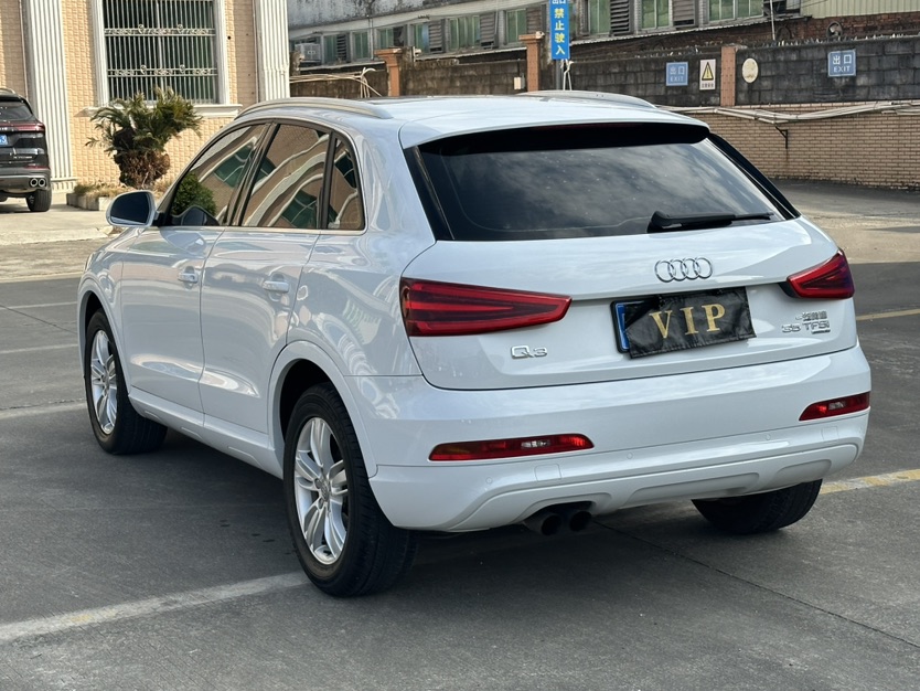 Audi Q3 2016 car image #8