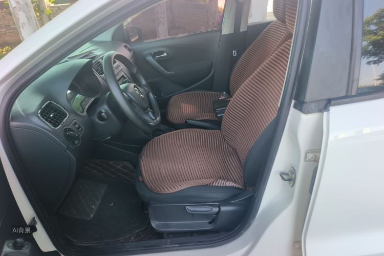 Volkswagen Polo 2016 car image #17