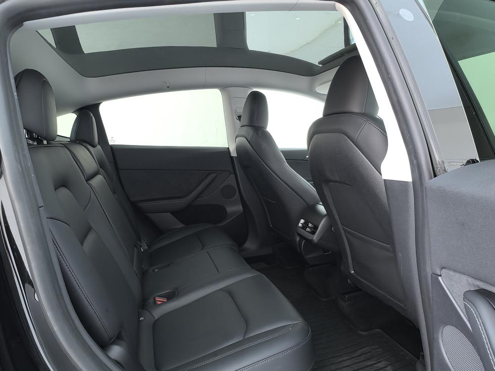 Tesla Model Y 2023 immagine di auto #14