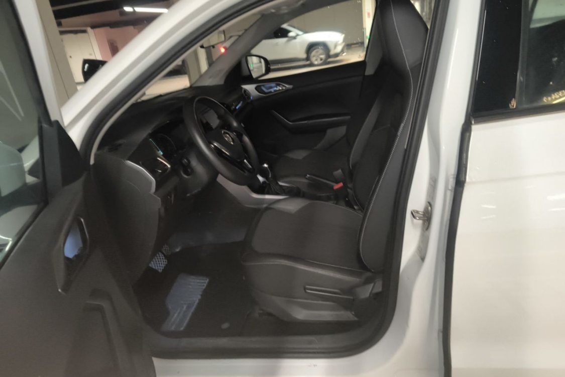 Volkswagen T-Cross 2019 car image #18
