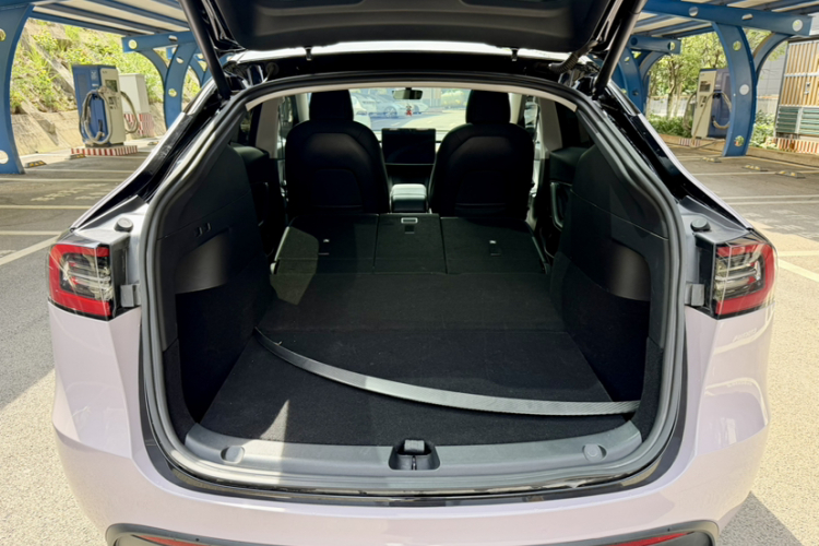 Tesla Model Y 2022 car image #26