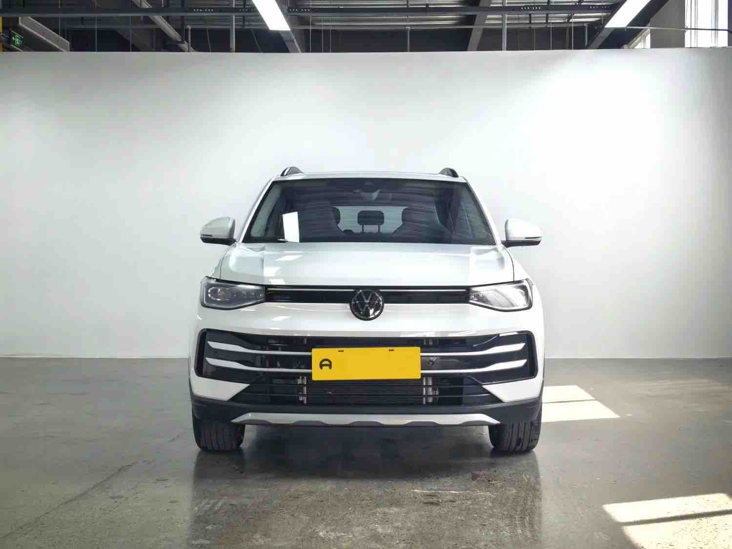 Volkswagen Tharu 2025 car image #2