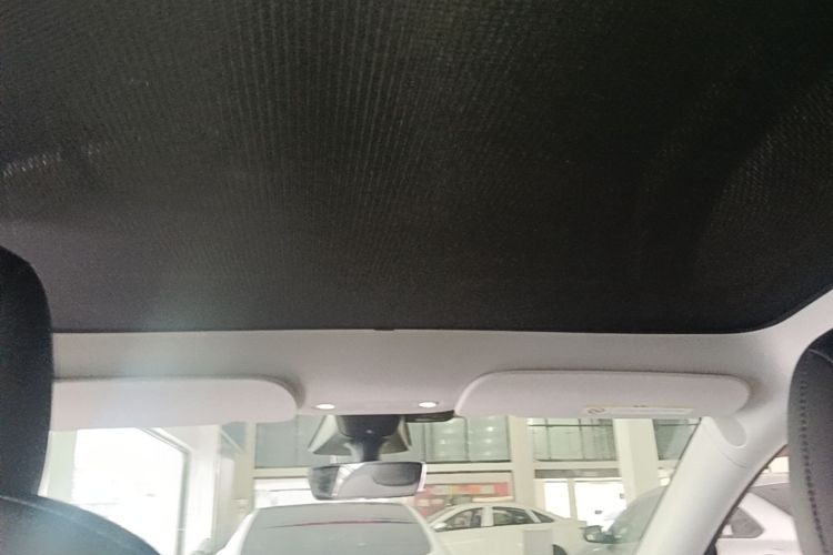 Tesla Model Y 2022 car image #18