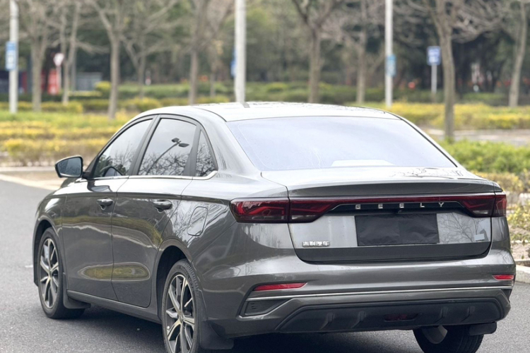 GEELY Emgrand 2022 car image #16
