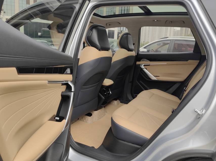GEELY Boyue L 2023 car image #9