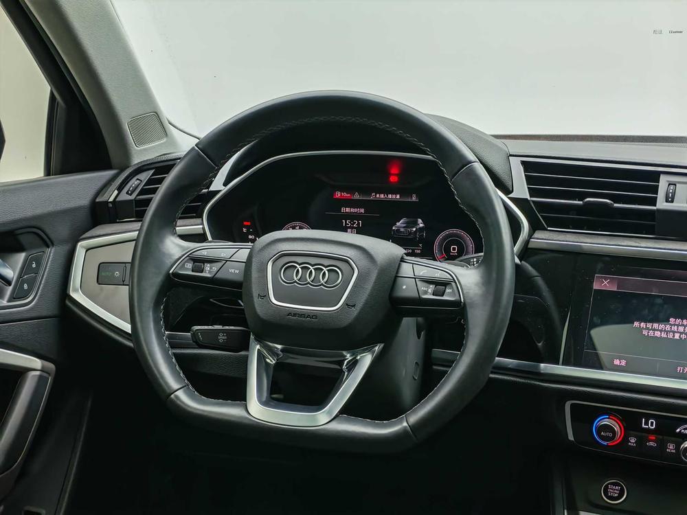Audi Q3 2022 car image #16