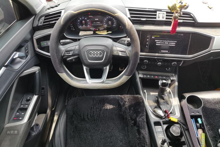 Audi Q3 2020 car image #12