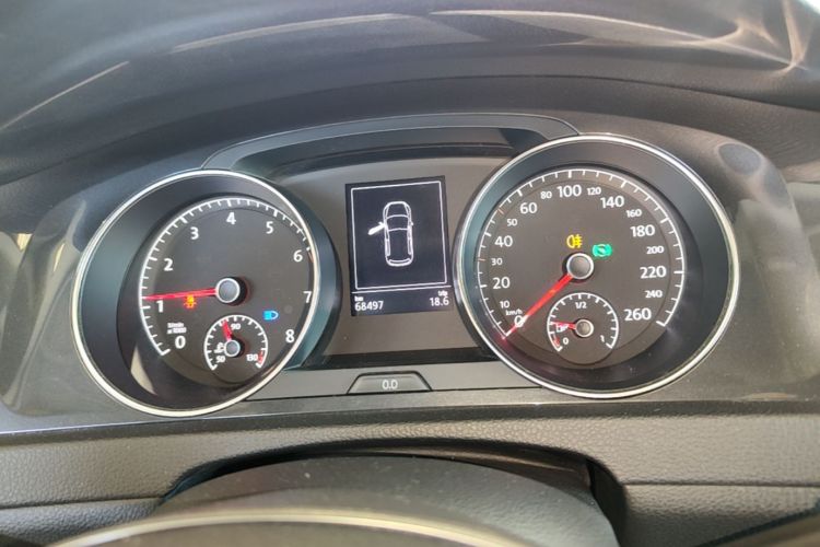 Volkswagen Golf 2019 car image #12