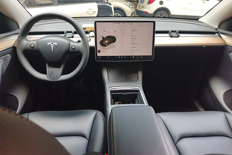 Tesla Model Y 2023 #7 Tesla Model Y 2023 car image #7