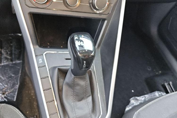 Volkswagen Polo 2021 car image #14