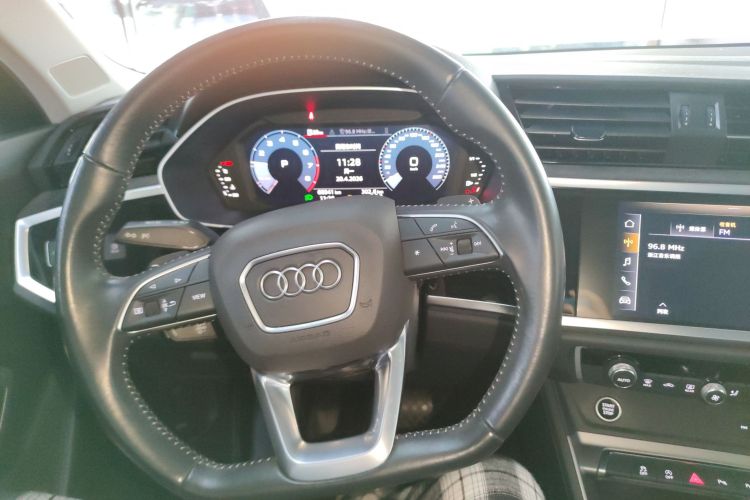 Audi Q3 2021 car image #10