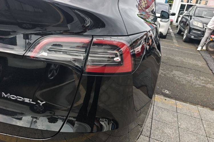 Tesla Model Y 2022 car image #8