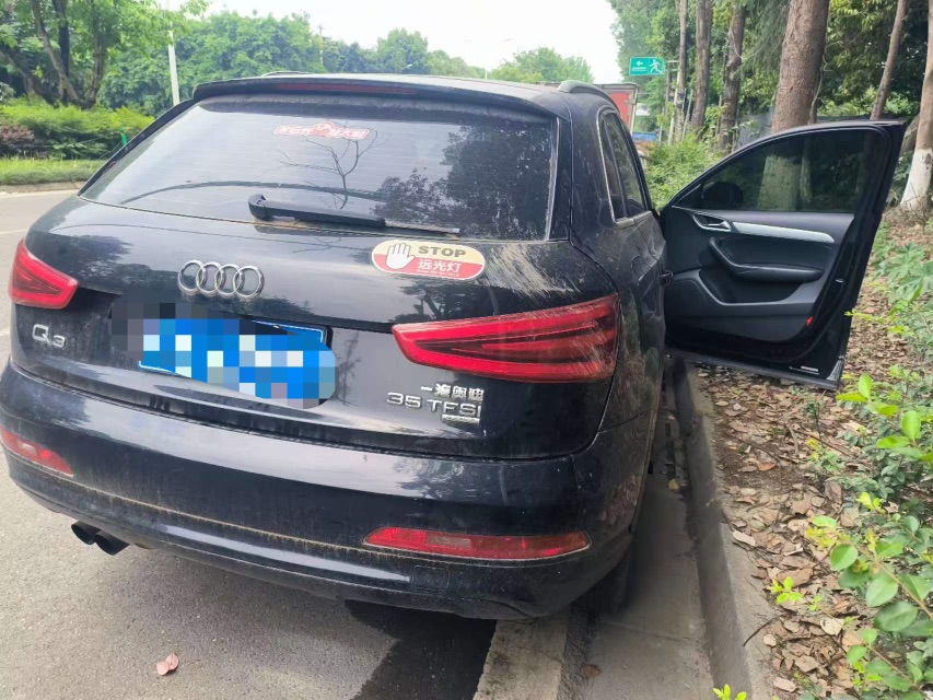 Audi Q3 2014 car image #3