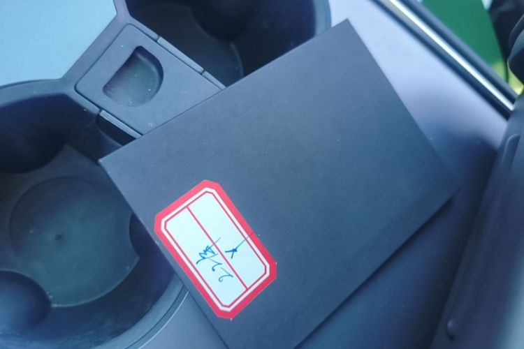 Tesla Model Y 2022 immagine di auto #9
