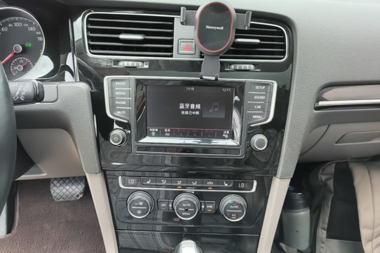 Volkswagen Golf 2014 car image #13