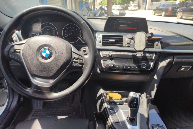 BMW 3 Series 2018 #12 BMW 3 Series 2018 car image #12