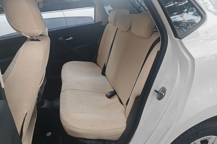 Volkswagen Polo 2016 car image #10
