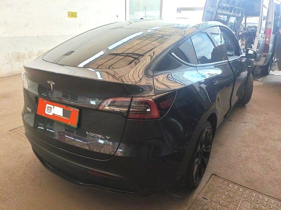 Tesla Model Y 2024 #10 Tesla Model Y 2024 car image #10