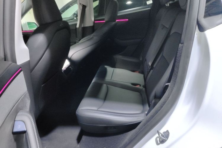 Tesla Model Y 2025 car image #17