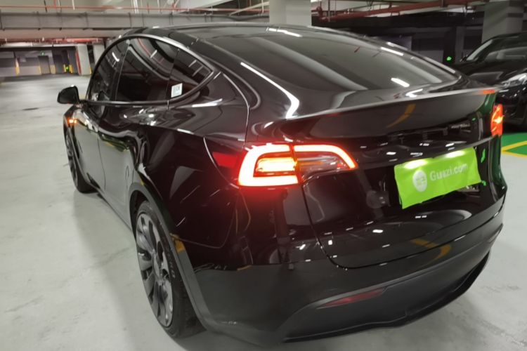 Tesla Model Y 2022 immagine di auto #5