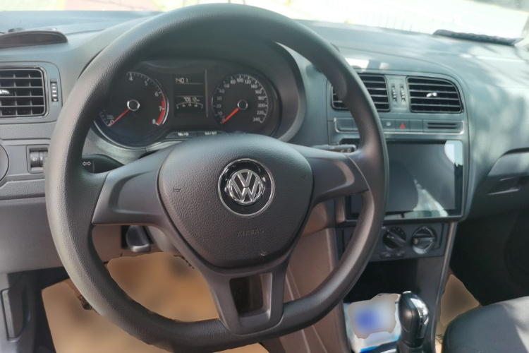 Volkswagen Polo 2018 car image #10