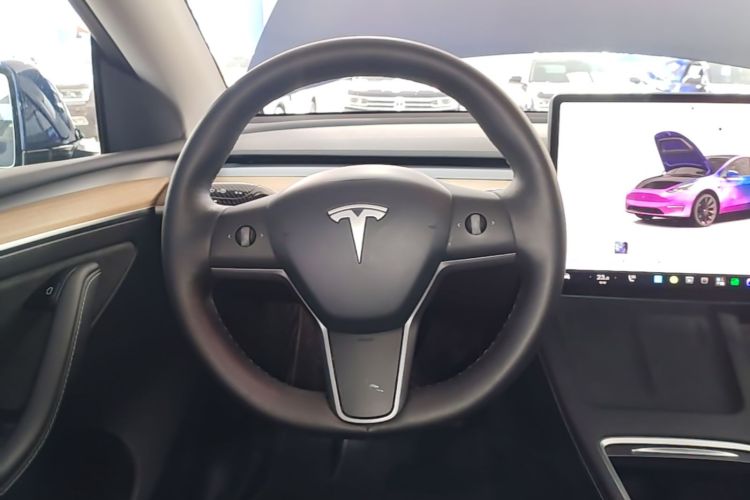 Tesla Model Y 2022 immagine di auto #11